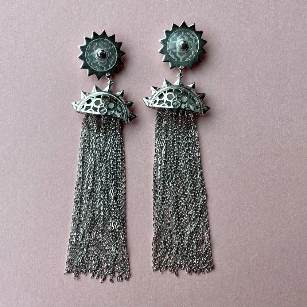 NWT Kendra Scott Sienna Sun Chain Tassle Earrings in Silver - Picture 4 of 13